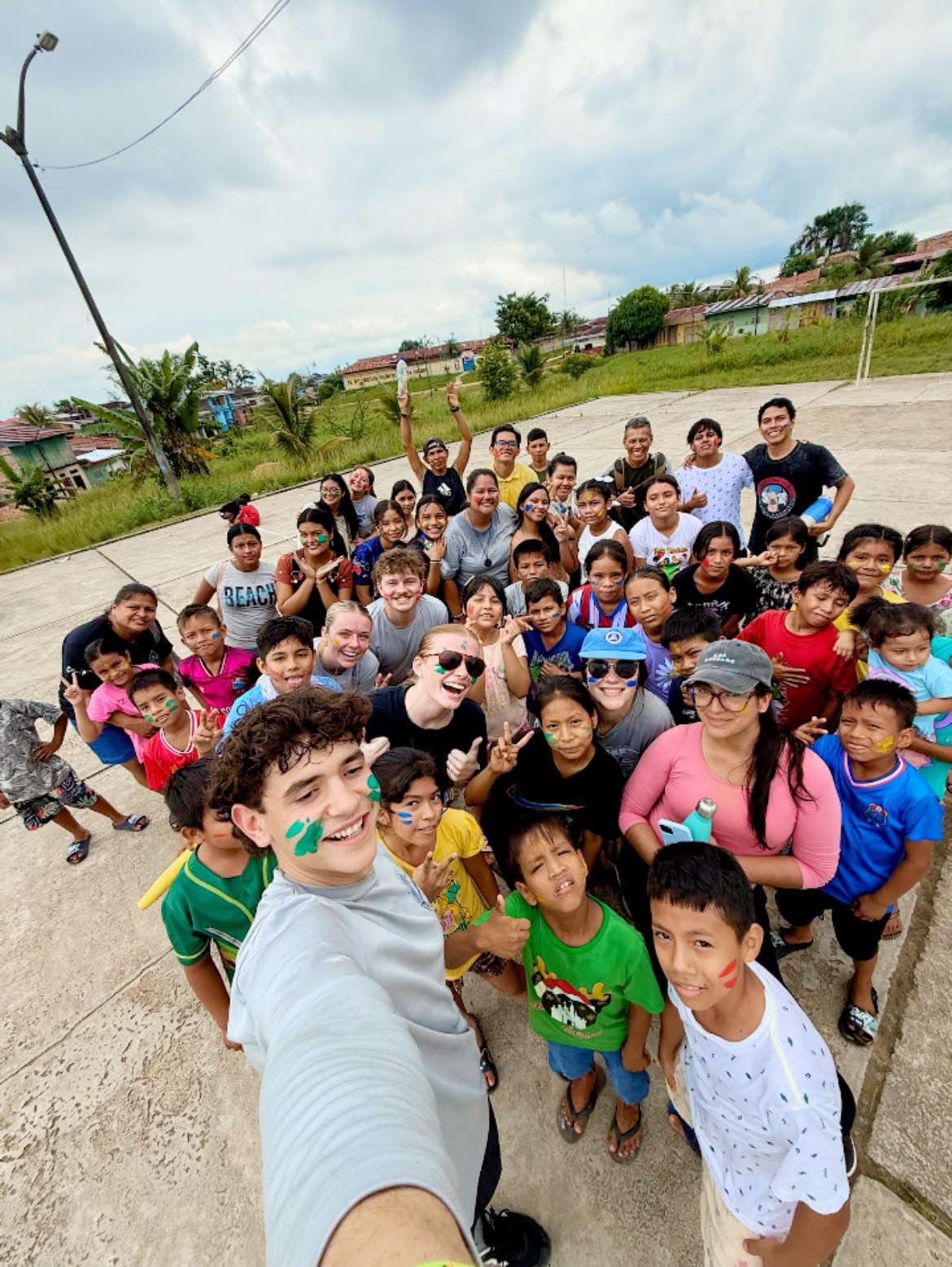 Tiempo con niños de la comunidad